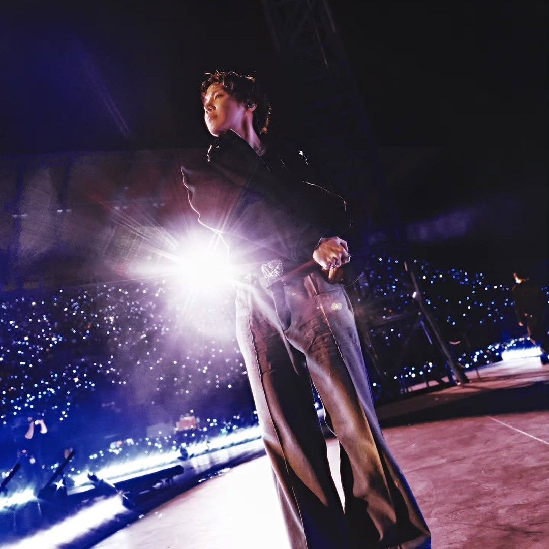 Foto terbaru j-hope (BTS)