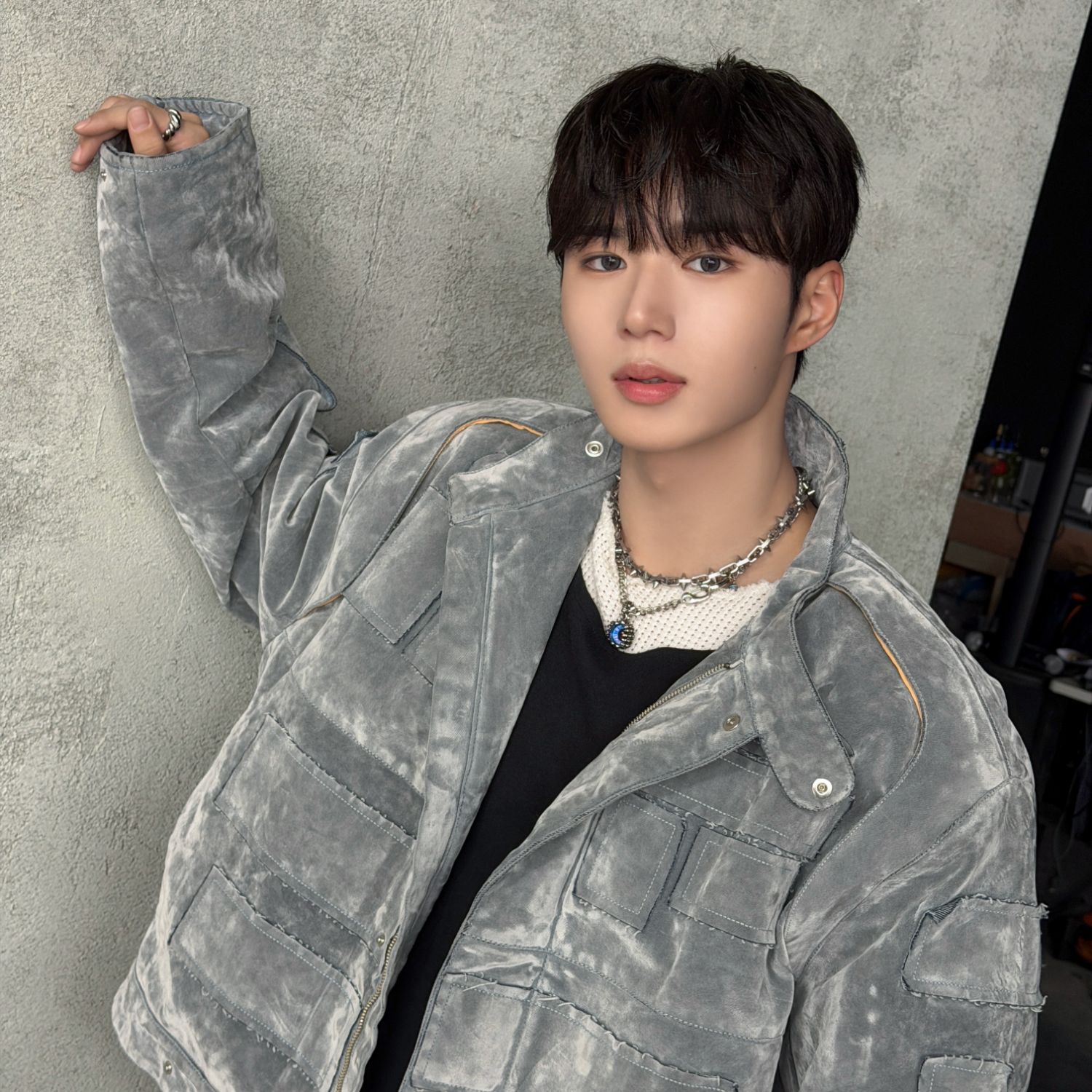 Behind-the-scenes cut of Kim Junseo (ALPHA DRIVE ONE)