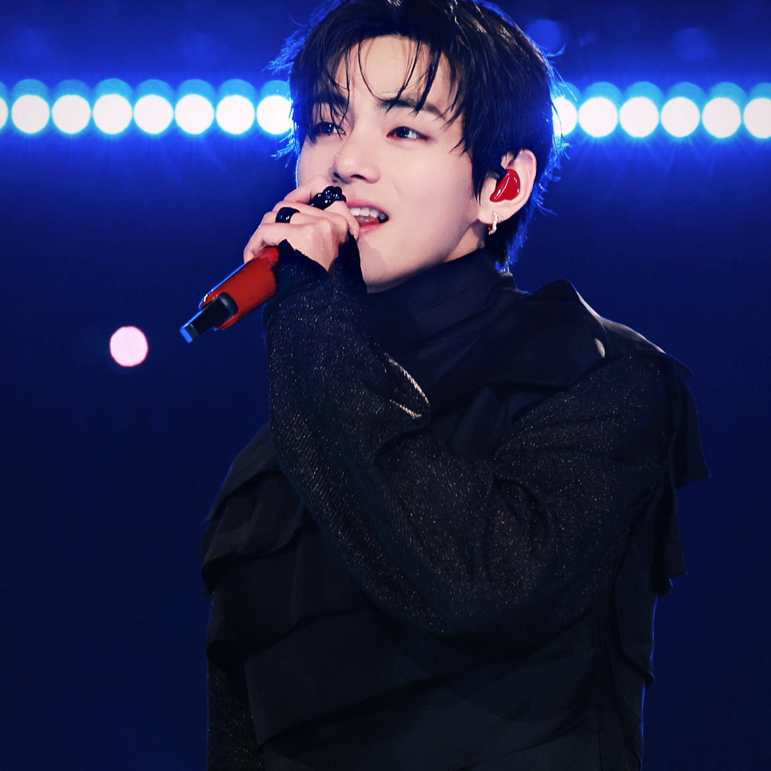 뷔 (방탄소년단) 최근 활동샷