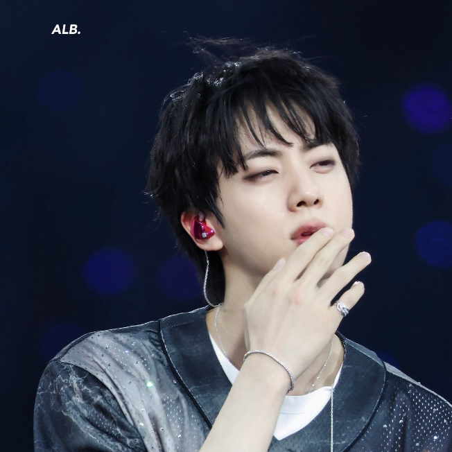진 (방탄소년단)의 최신 사진