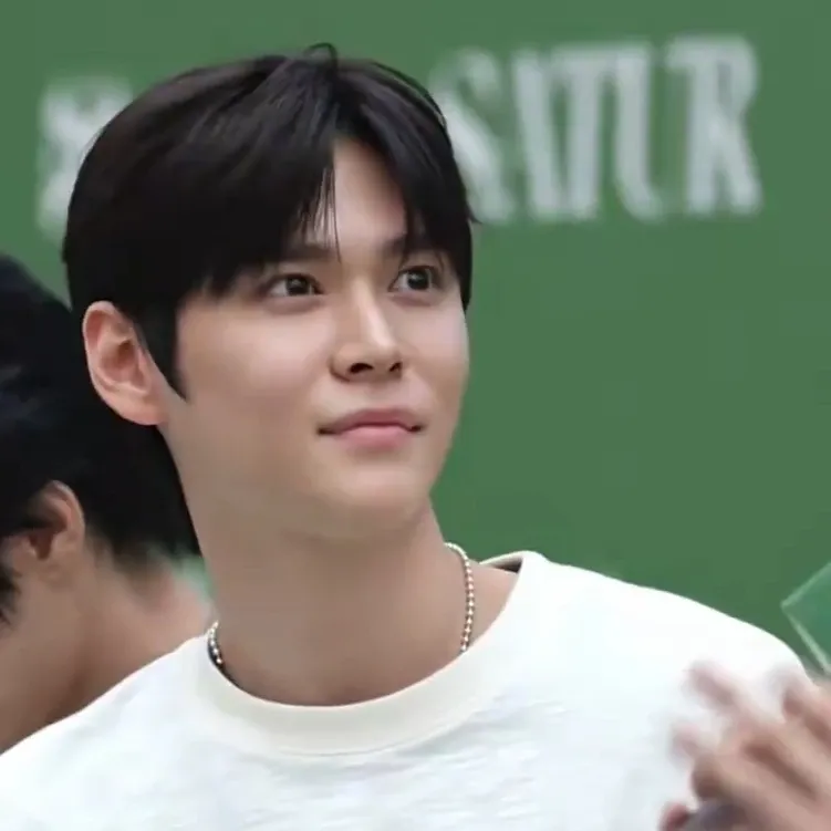 Recent activity shot of Eunseok (RIIZE)