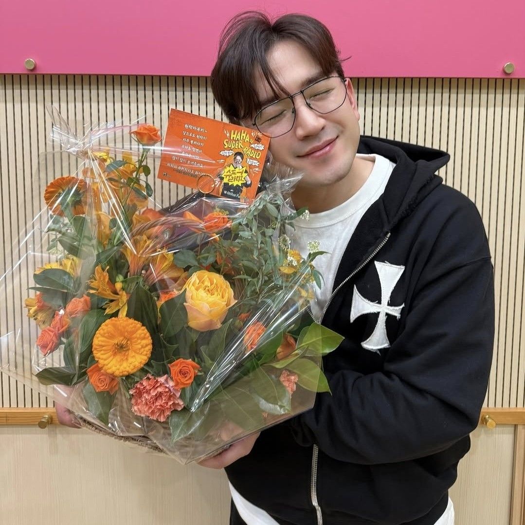 A moment captured by Lee Minwoo (SHINHWA)'s fan