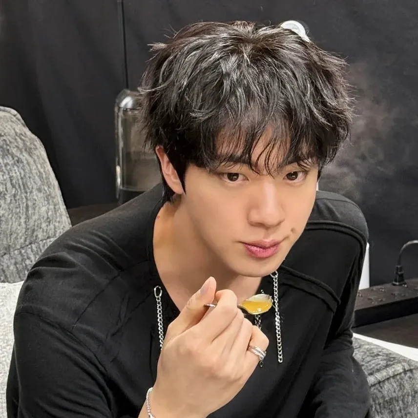 진 (방탄소년단)의 비하인드 컷