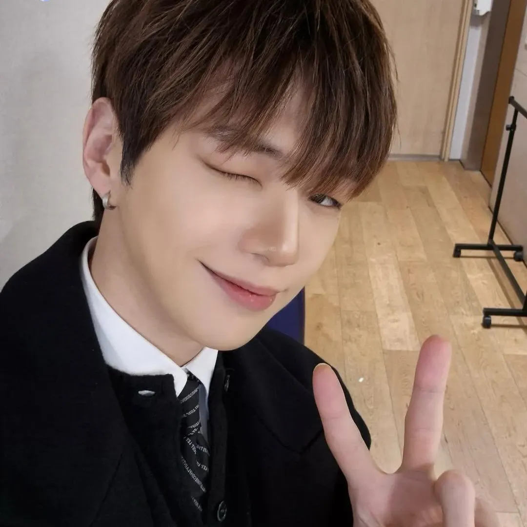 강다니엘의 비하인드 컷
