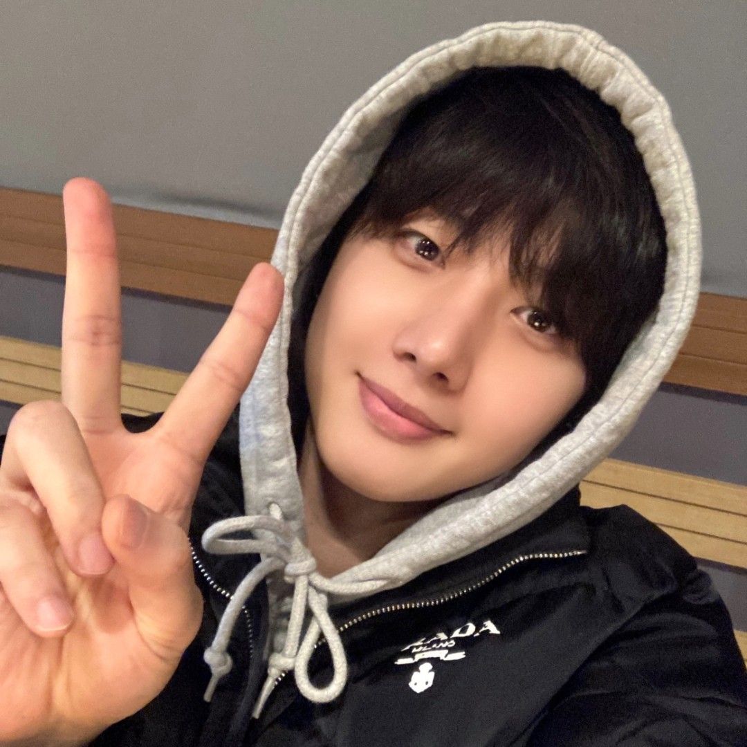 Behind-the-scenes cut of Hui (PENTAGON)