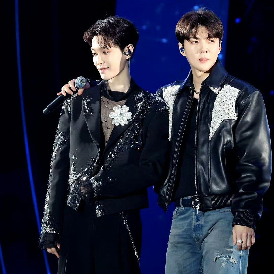 Recent activity shot of Lay (EXO)