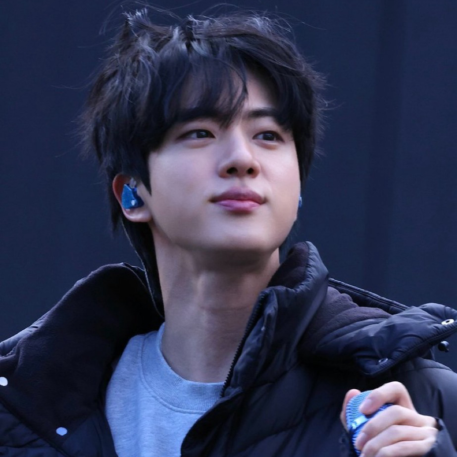 Momen yang diabadikan oleh penggemar Jin (BTS)