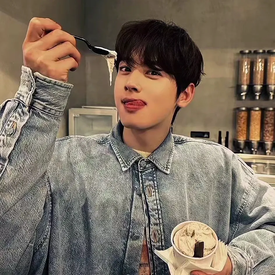 아스트로의 최신 사진