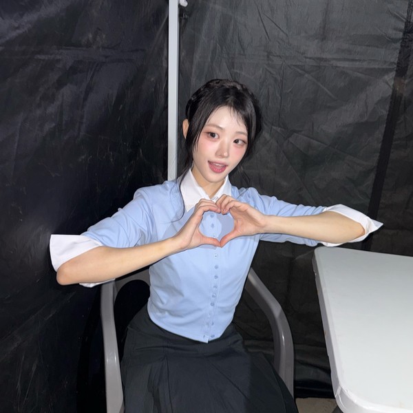 오늘 최애돌에서 빛나는 히나 (QWER)의 대표 사진