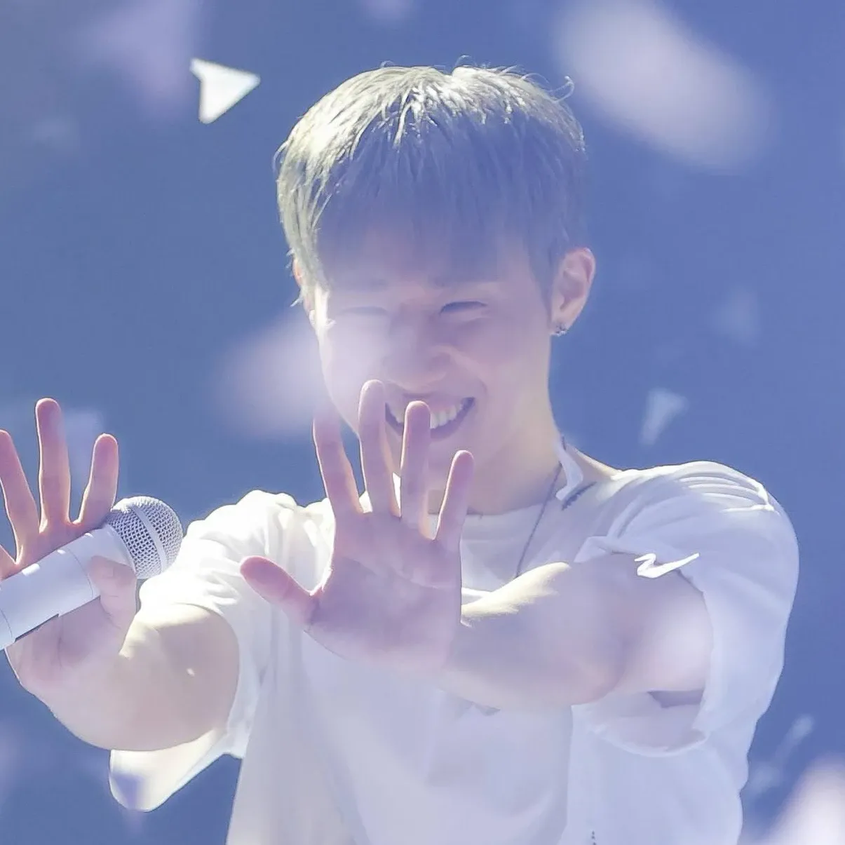 A moment captured by Sungkyu (INFINITE)'s fan