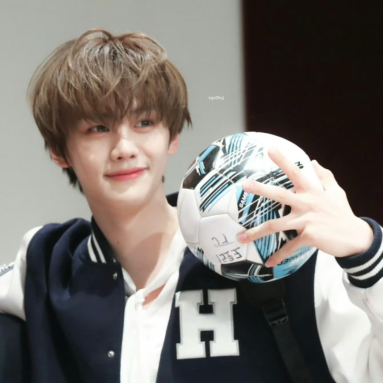 Behind-the-scenes cut of Kim Gyuvin (ZEROBASEONE)