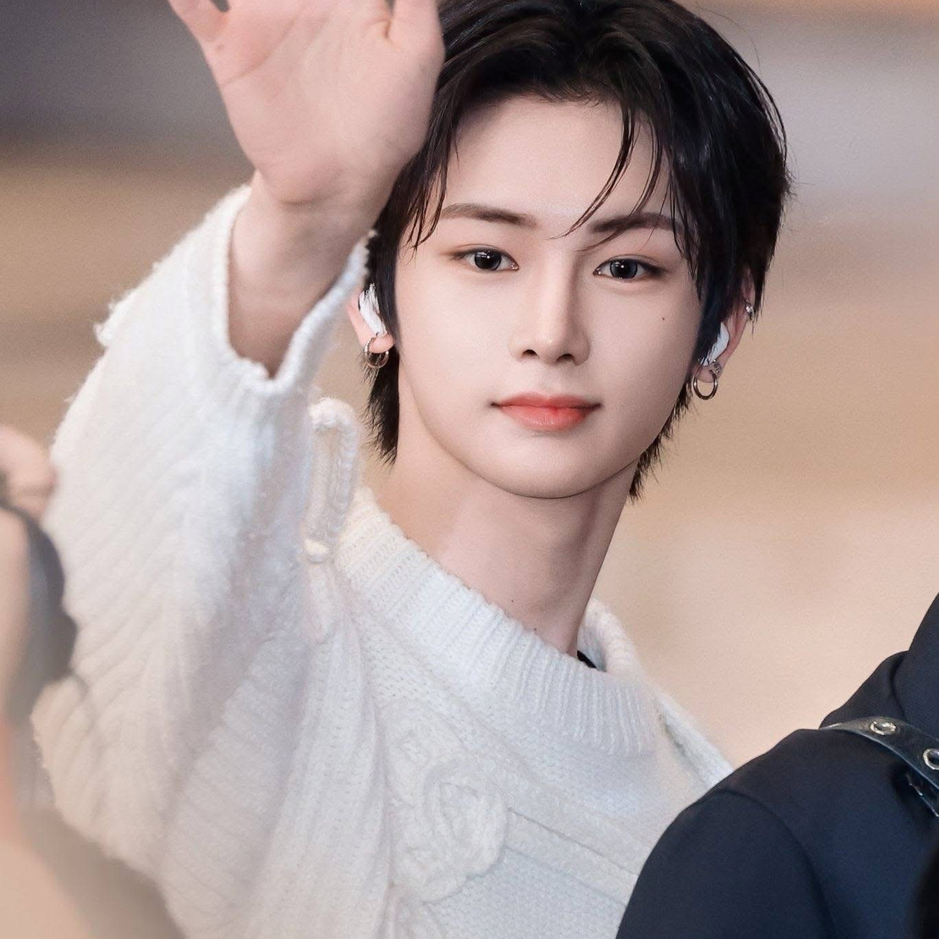 A moment captured by Zhou Anxin (ALPHA DRIVE ONE)'s fan