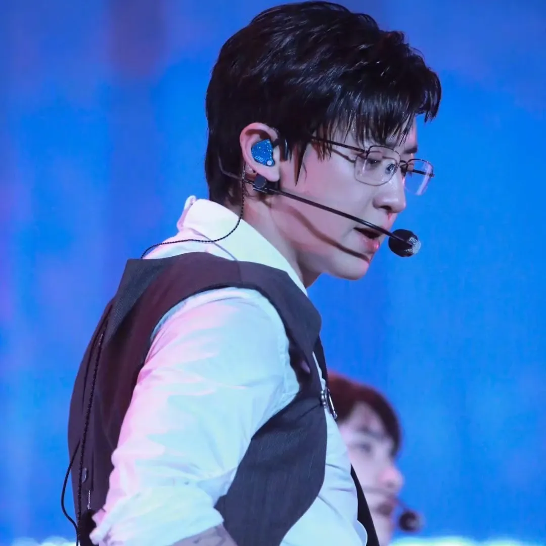 Foto terbaru Chanyeol (EXO)