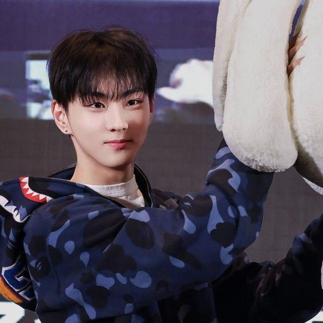 Latest photo of Jungwon (ENHYPEN)