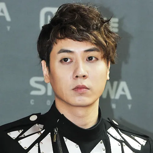 Behind-the-scenes cut of Andy (SHINHWA)