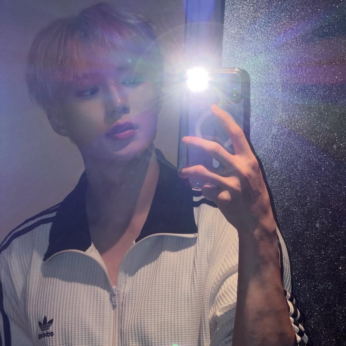 Behind-the-scenes cut of Kim Junseo (ALPHA DRIVE ONE)