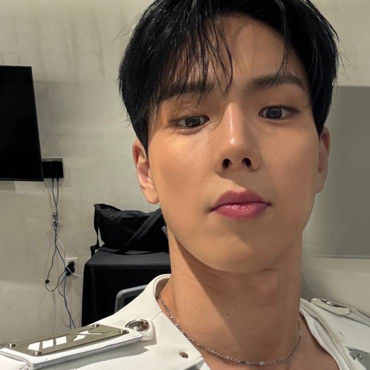 커뮤니티에서 화제된 인기 아이돌 콘텐츠