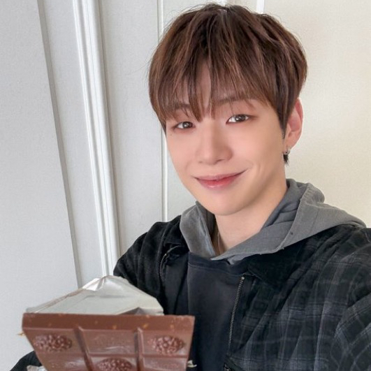 강다니엘 최근 활동샷