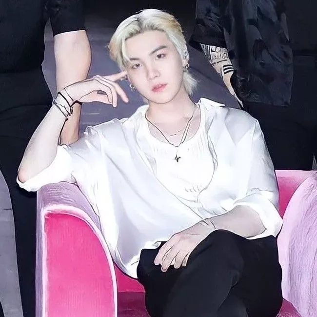 Behind-the-scenes cut of SUGA (BTS)