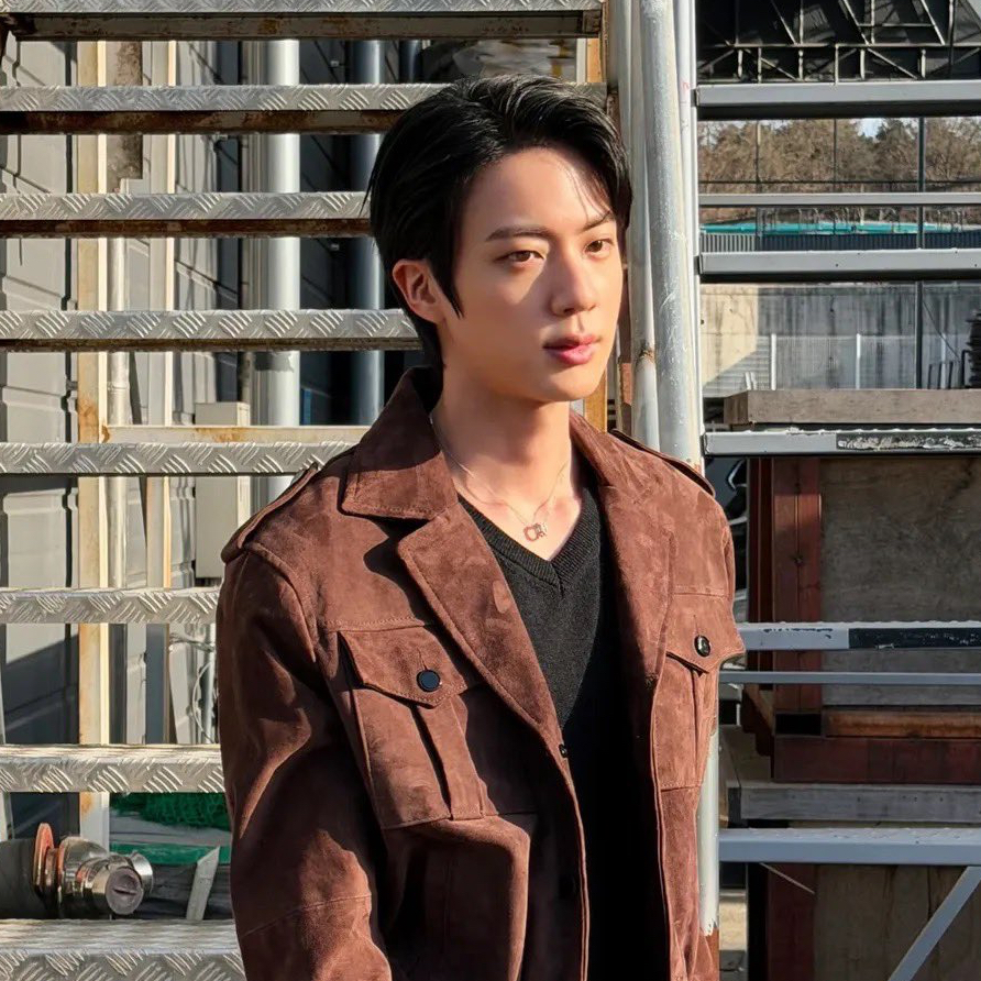 Foto aktivitas terbaru Jin (BTS)