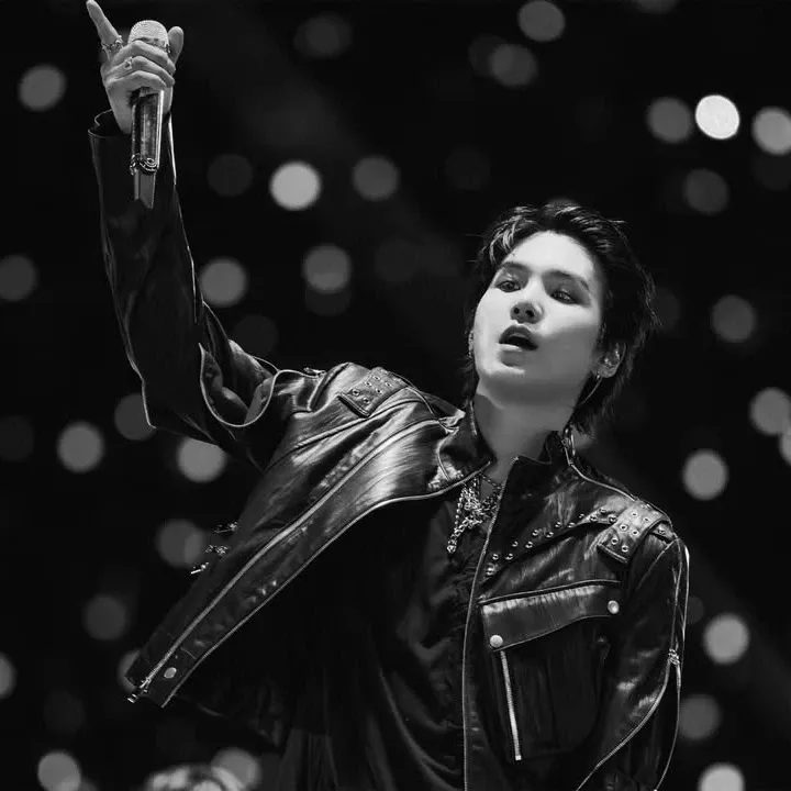 Foto aktivitas terbaru SUGA (BTS)