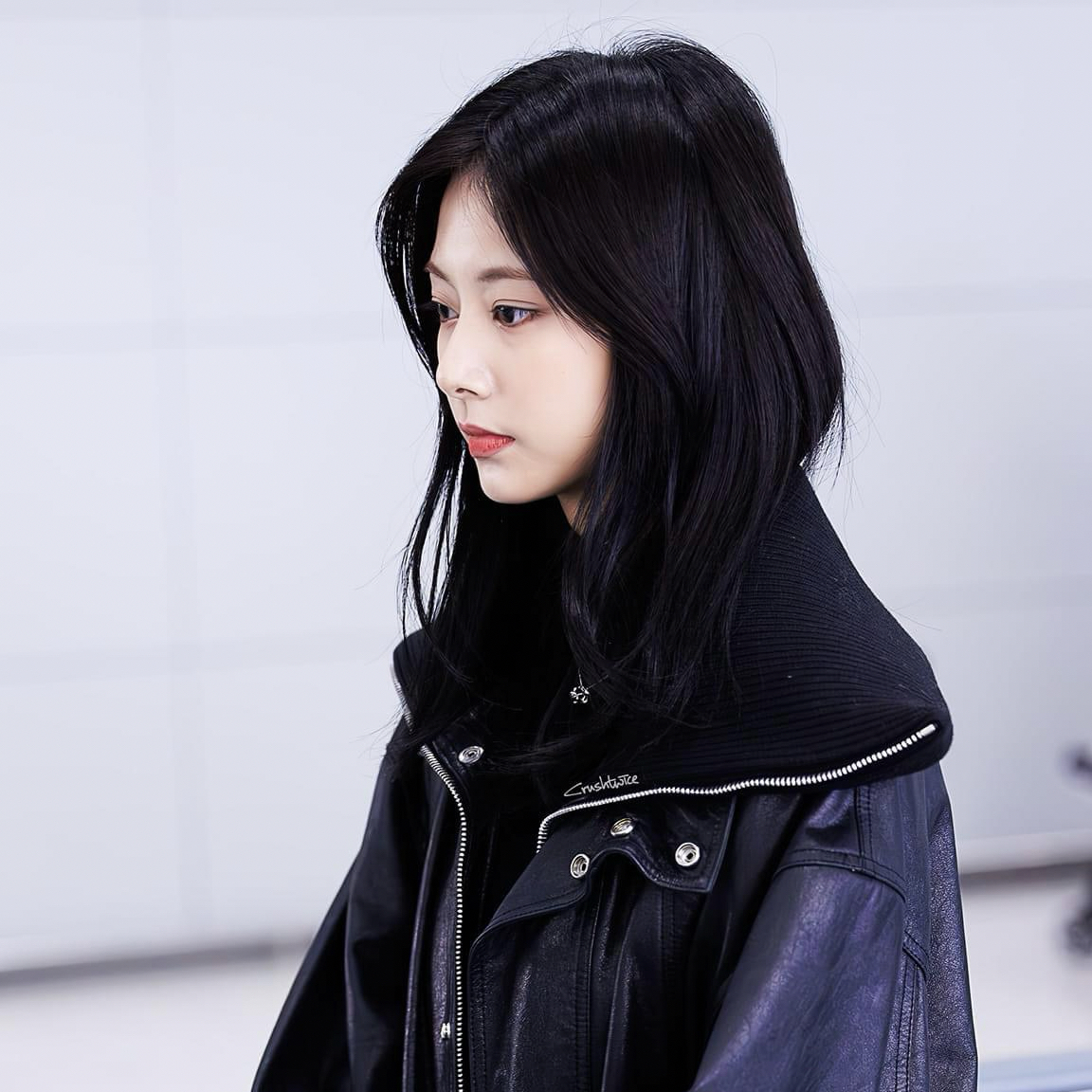 Foto aktivitas terbaru Tzuyu (TWICE)