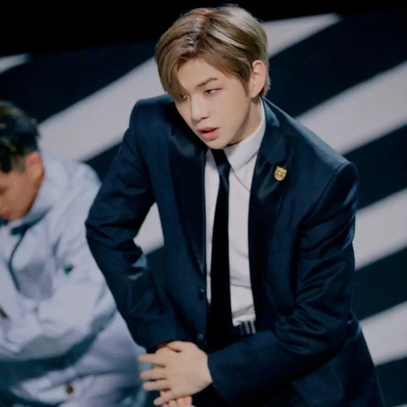 강다니엘의 비하인드 컷