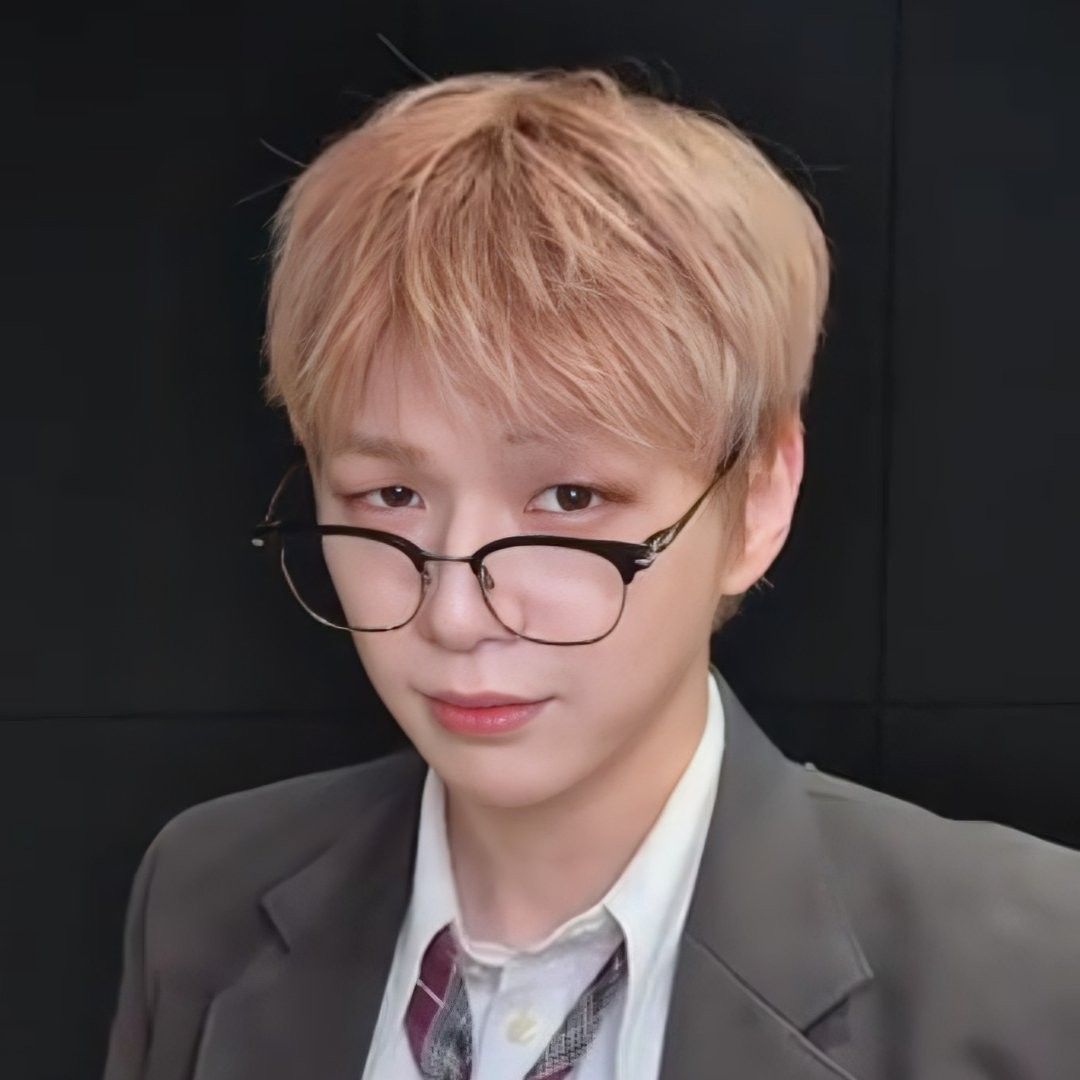 강다니엘의 비하인드 컷