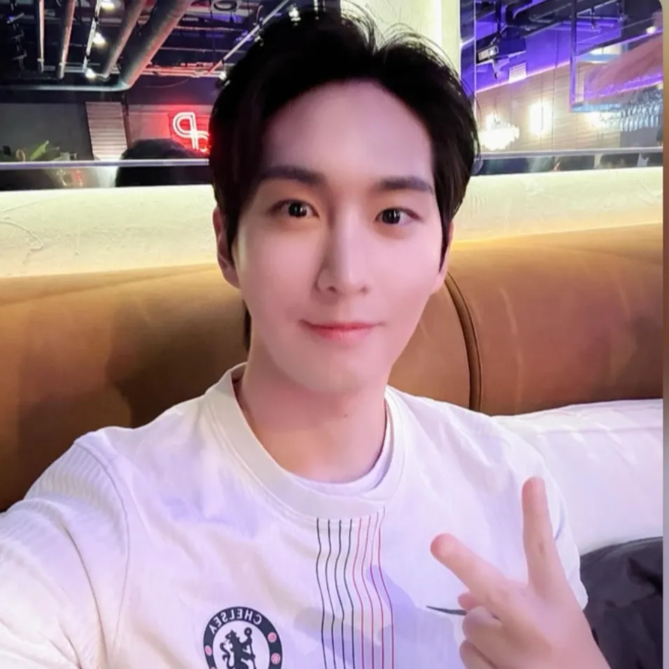 Recent activity shot of Shinwon (PENTAGON)