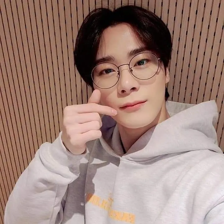 Behind-the-scenes cut of Moonbin (ASTRO)