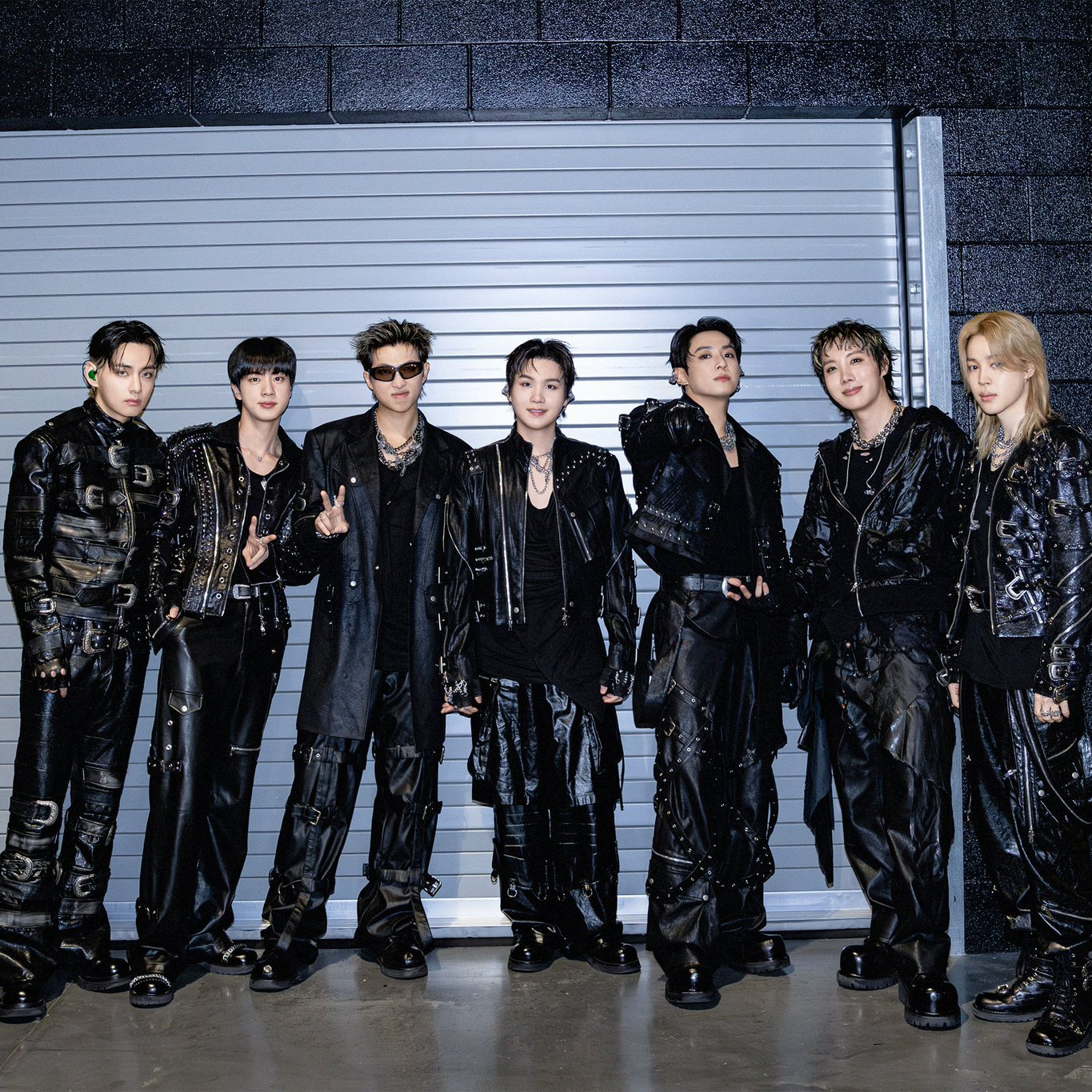 Behind-the-scenes cut of BTS