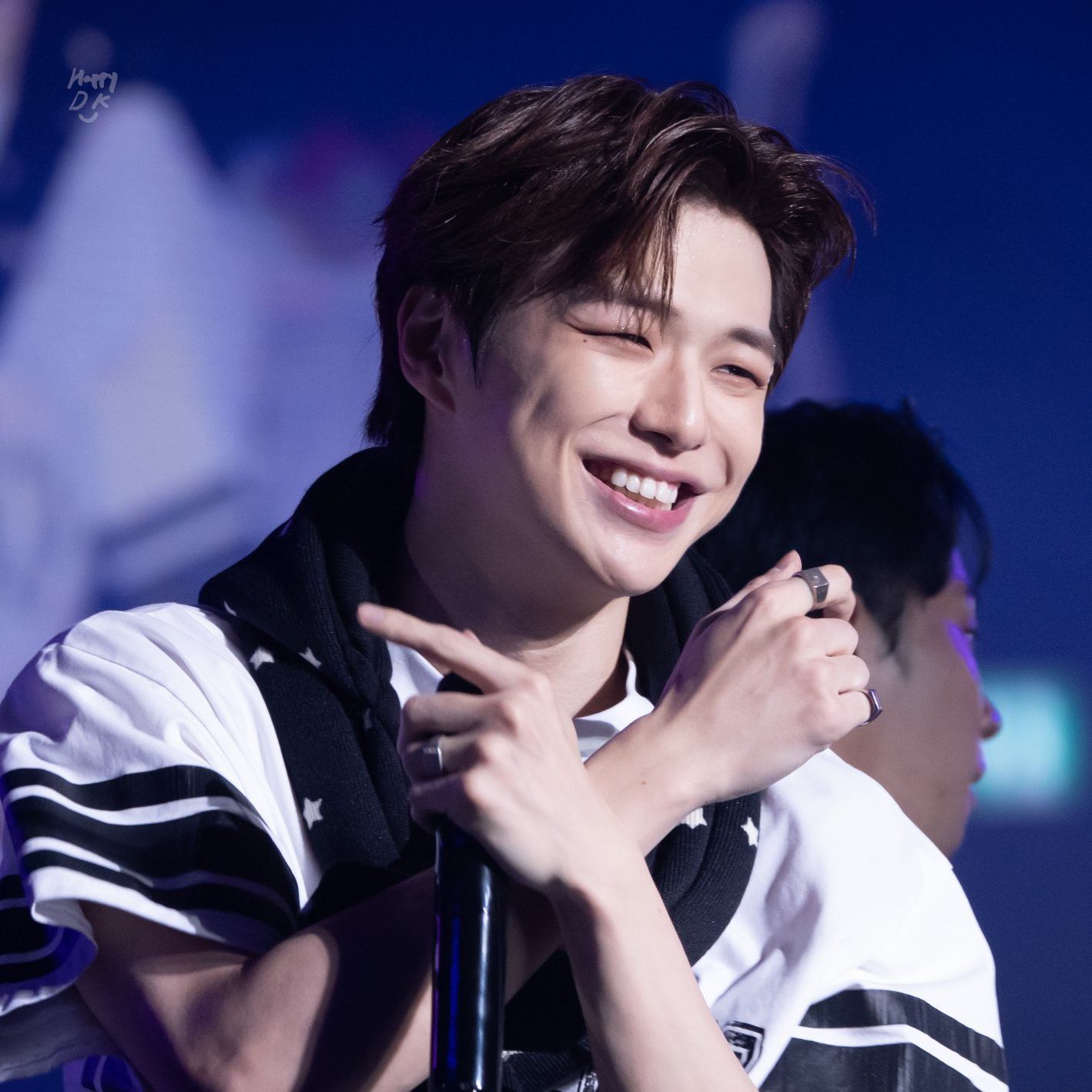 강다니엘의 비하인드 컷