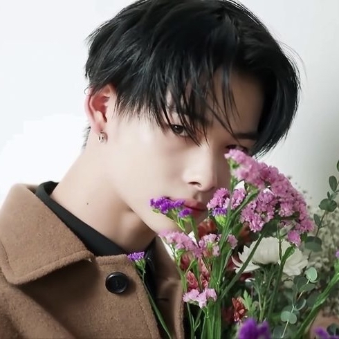 NI-KI (ENHYPEN)的最新照片