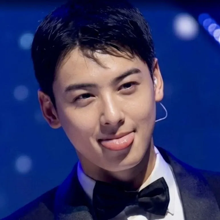 A moment captured by Eunwoo (ASTRO)'s fan