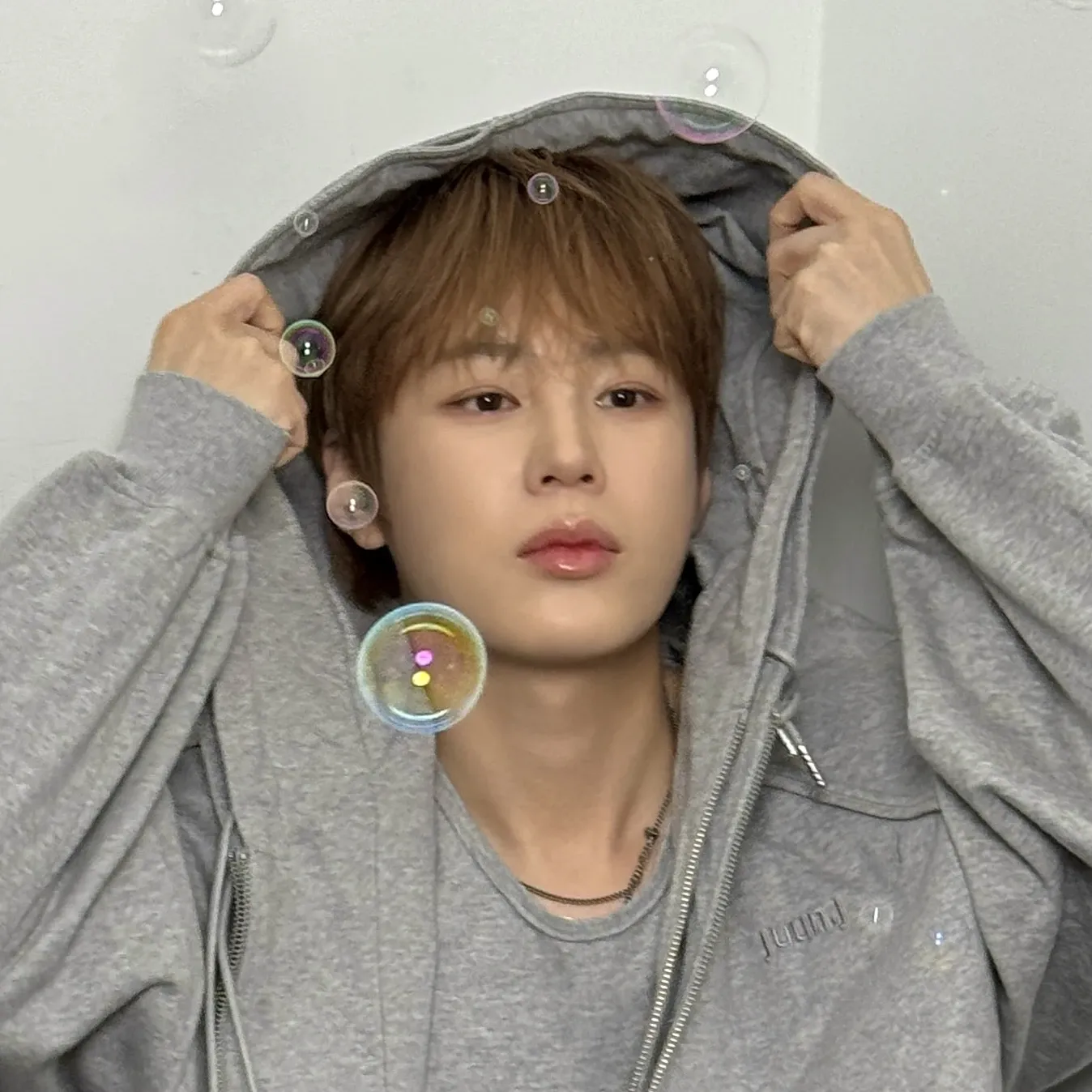 Behind-the-scenes cut of Ha Sungwoon