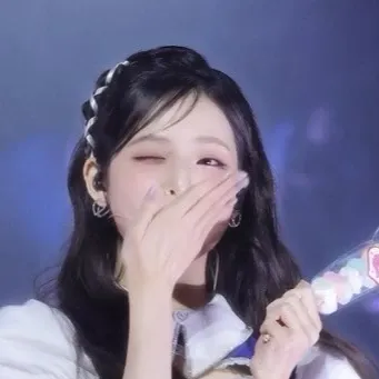 Behind-the-scenes cut of Seowon (UNIS)