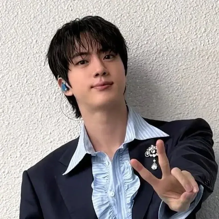 Behind-the-scenes cut of Jin (BTS)