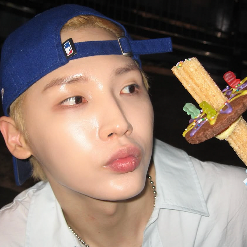 A moment captured by Jeon Woong (AB6IX)'s fan