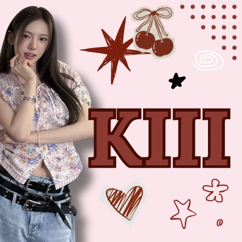 A moment captured by KiiiKiii's fan