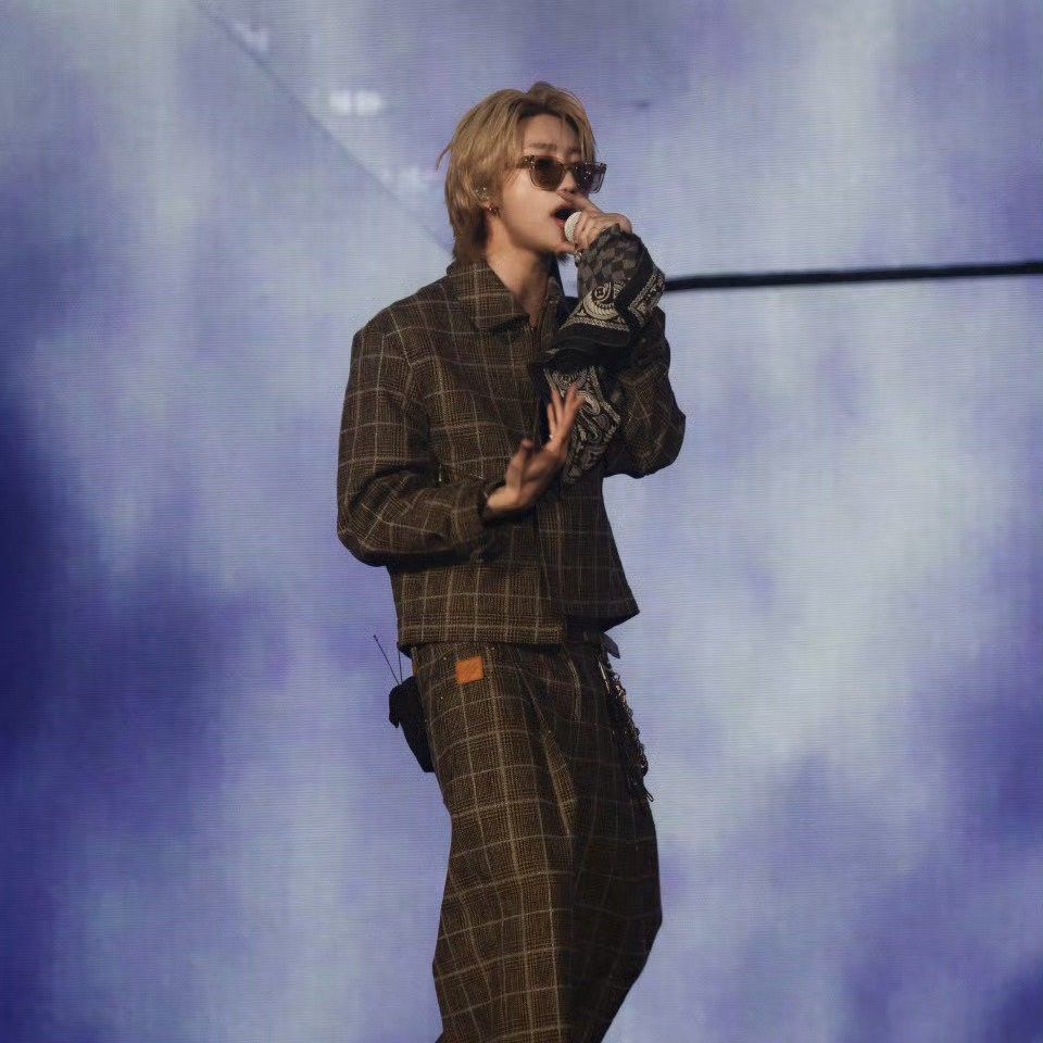 Behind-the-scenes cut of The 8 (SEVENTEEN)