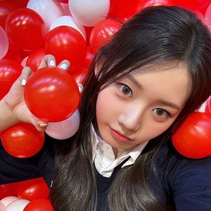 Behind-the-scenes cut of Rora (BABYMONSTER)