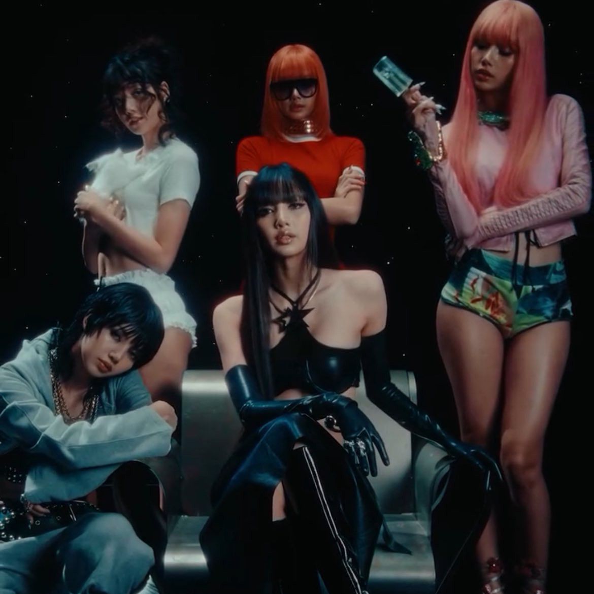 Lisa (BLACKPINK)的最新照片