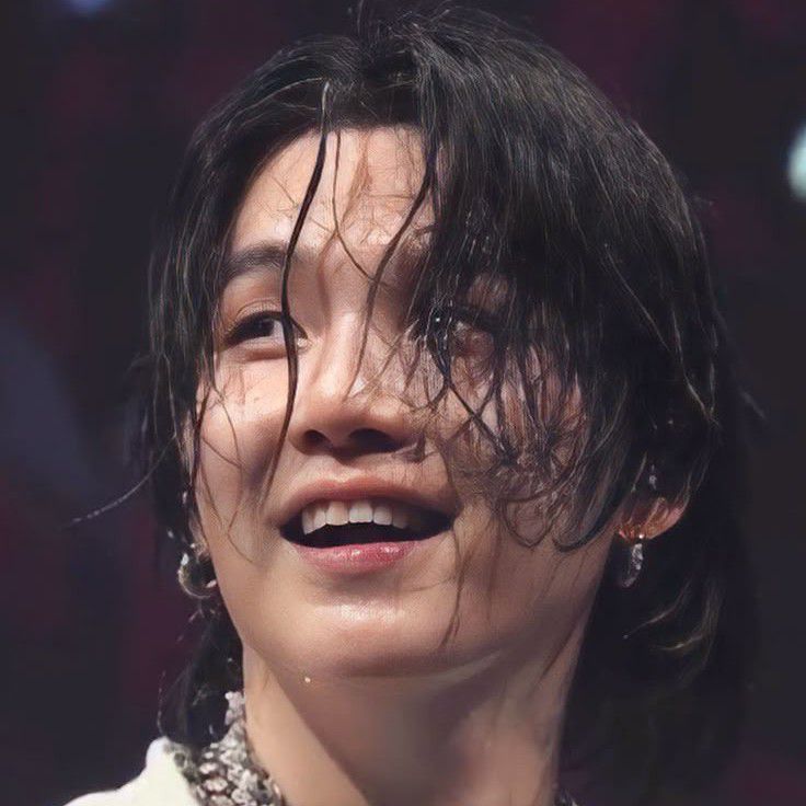 Foto aktivitas terbaru SUGA (BTS)