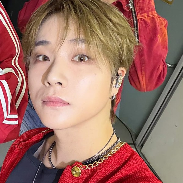 捕捉到金振焕 (iKON)魅力的代表照片