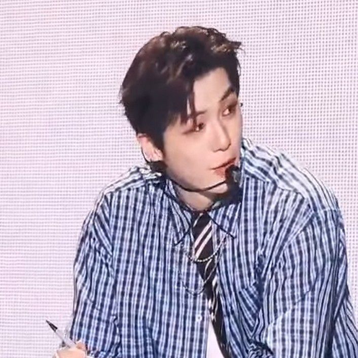 강다니엘의 비하인드 컷