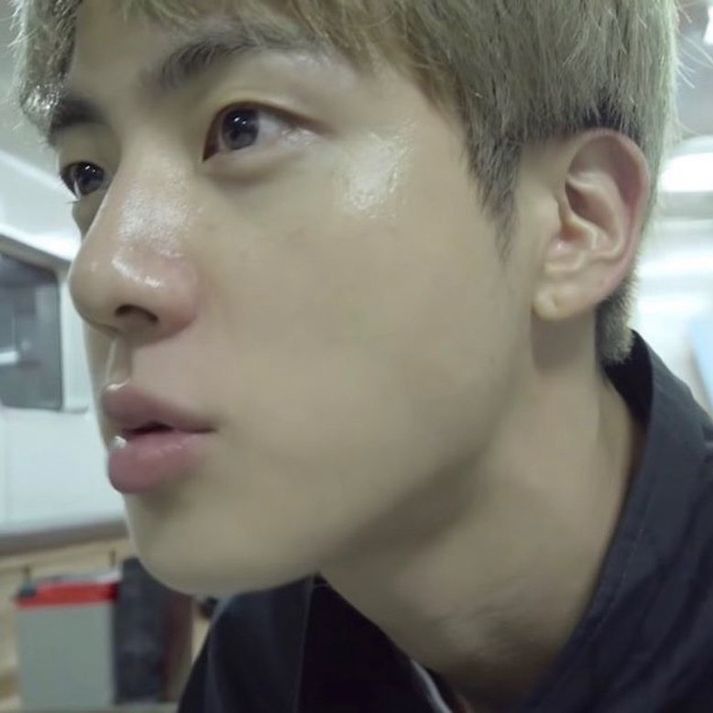 Foto terbaru Jin (BTS)