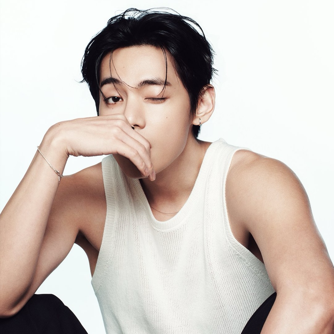 Foto aktivitas terbaru V (BTS)