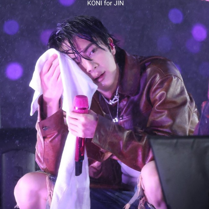 Foto aktivitas terbaru Jin (BTS)