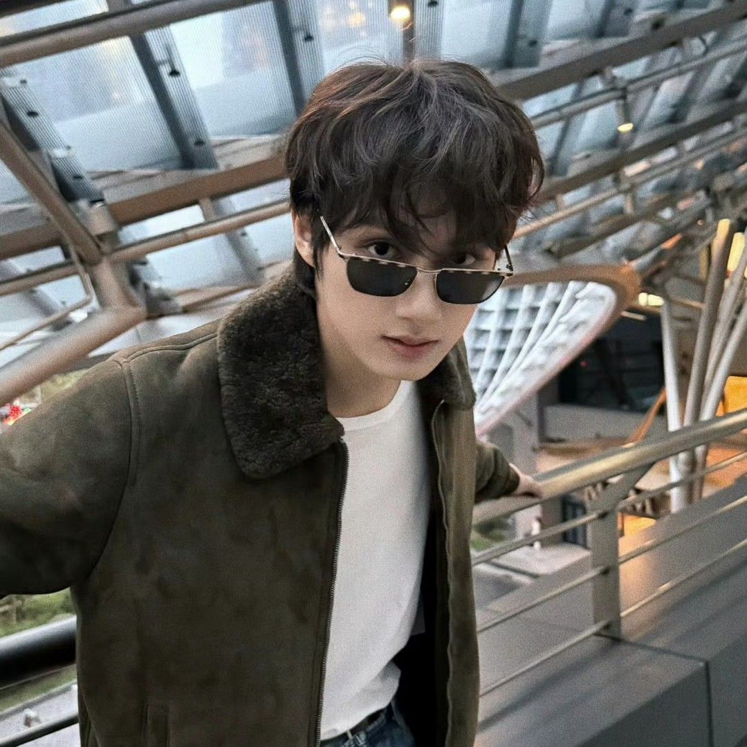 Latest photo of Jun (SEVENTEEN)