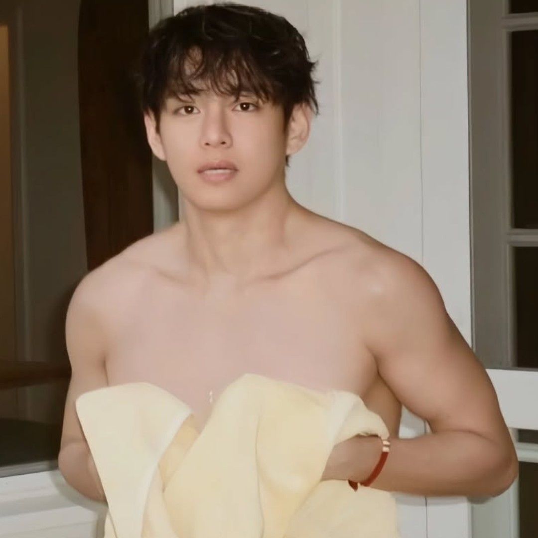 Behind-the-scenes cut of V (BTS)